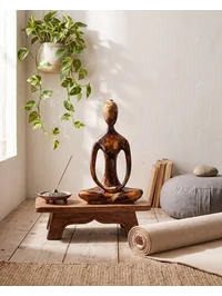 Dekoratif Yogacı Heykeli Kehribar 23x14 cm – Meditasyon Yoga Figürü, Modern Biblo ve Masaüstü Dekor Objesi