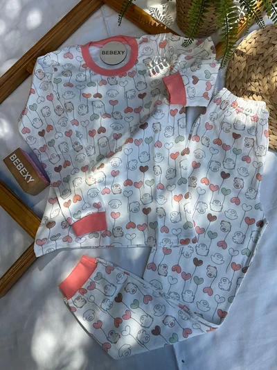 Balon Tutan Ördek  Baskılı Pijama Takımı
