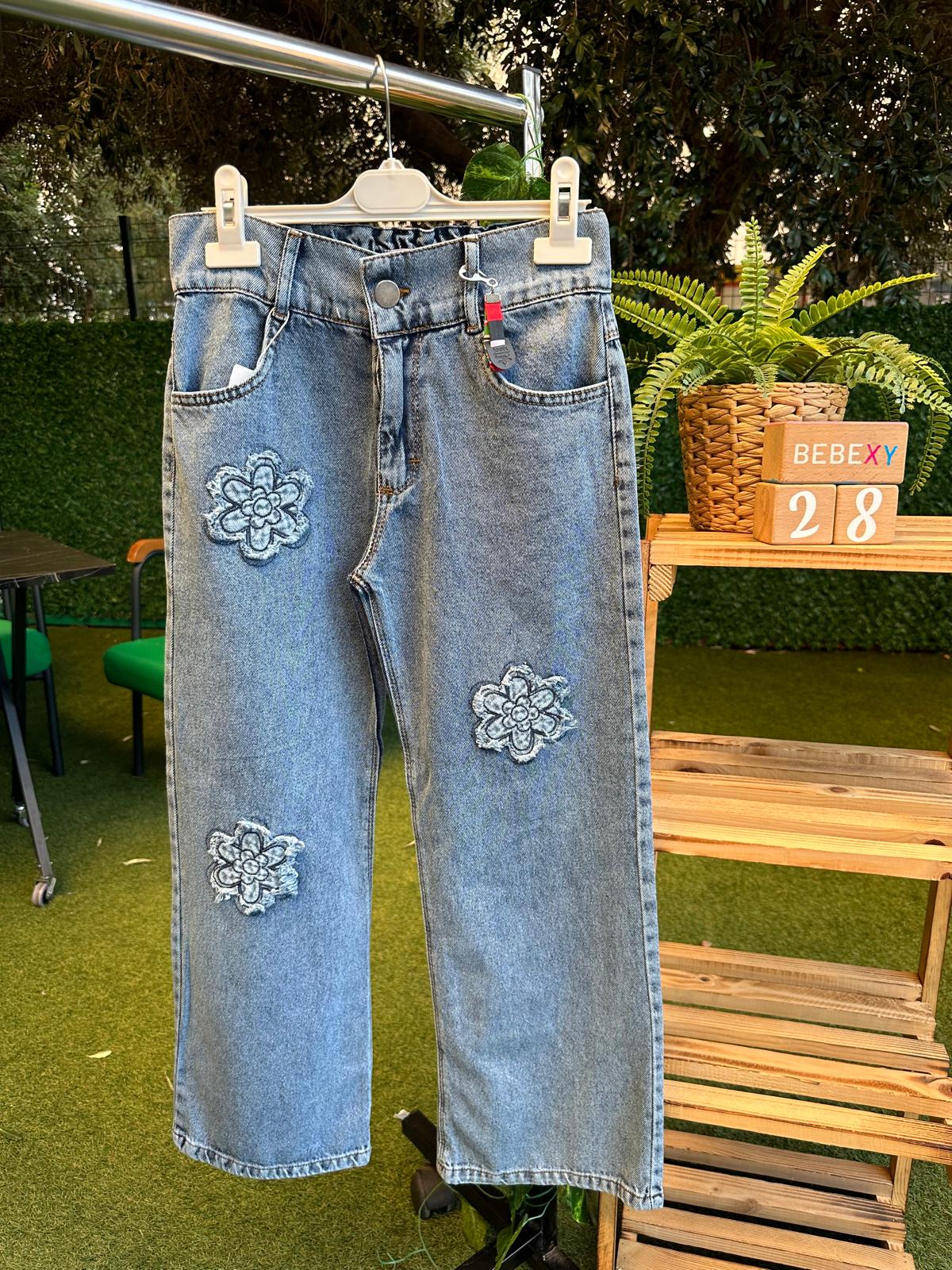 Çİçek Detaylı Mavi Jean 
