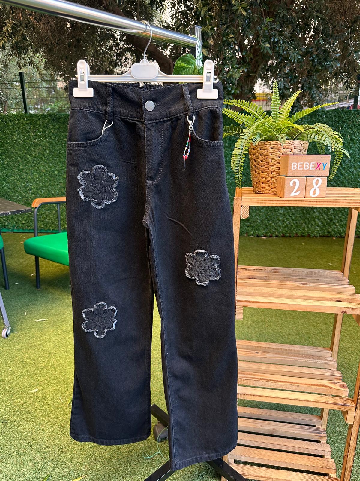 Çİçek Detaylı Siyah Jean 