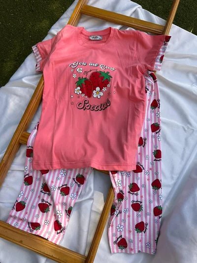 Çilek Desenli Pembe Pijama Takımı