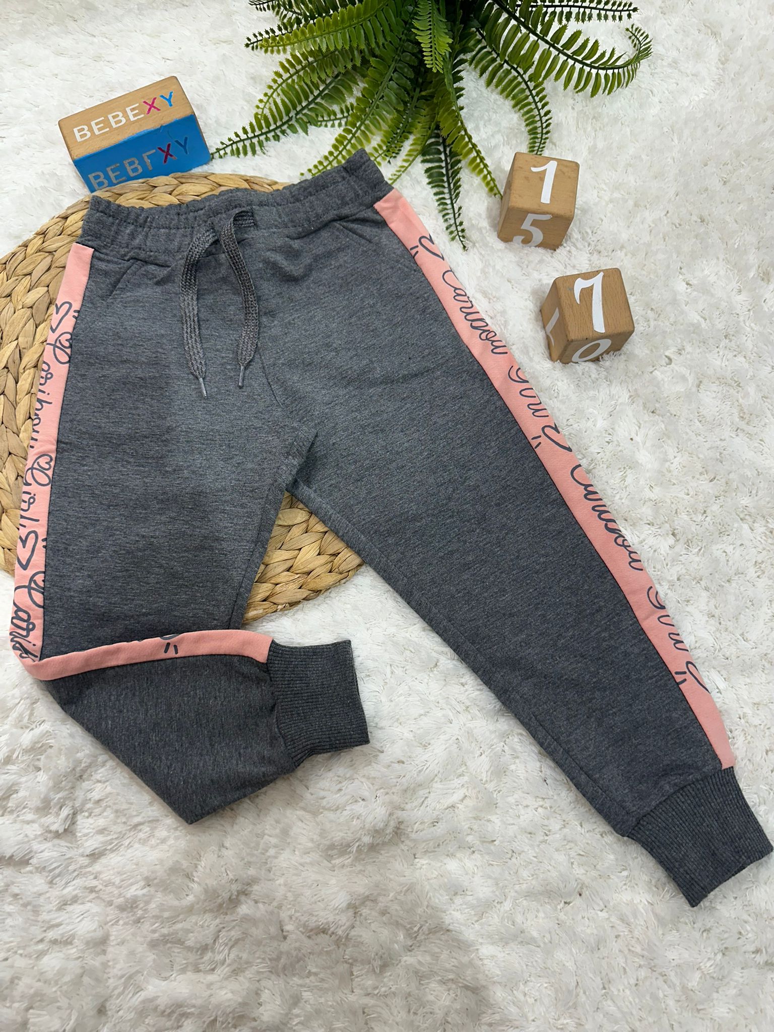 Pembe Detaylı Caribou Baskılı Eşofman Altı 