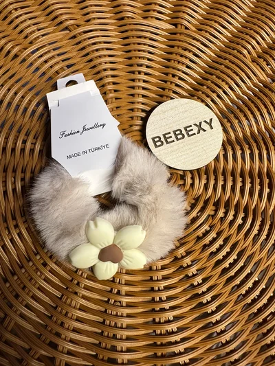 Bej Orta Boy  Peluş Toka Kalpli çiçek Beyaz