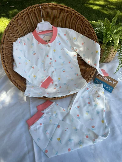 Renkli Çiçek Baskılı Pijama Takımı