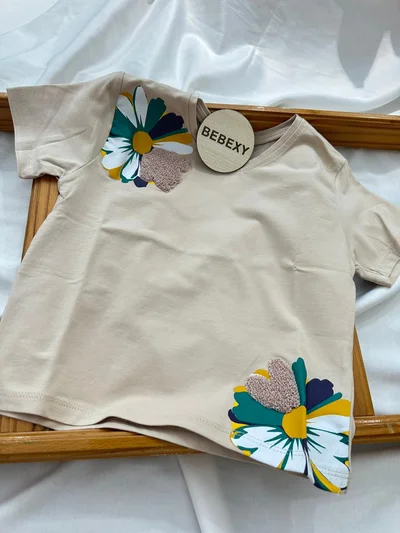 Renkli Papatya Baskılı Crop Tişört Krem