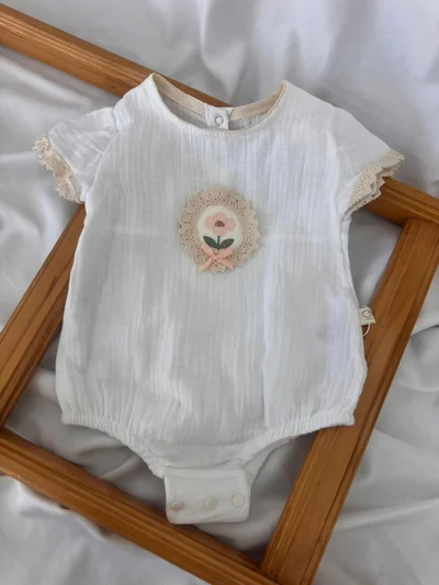 Dantelli Çiçekli Çıtçıtlı Beyaz Body