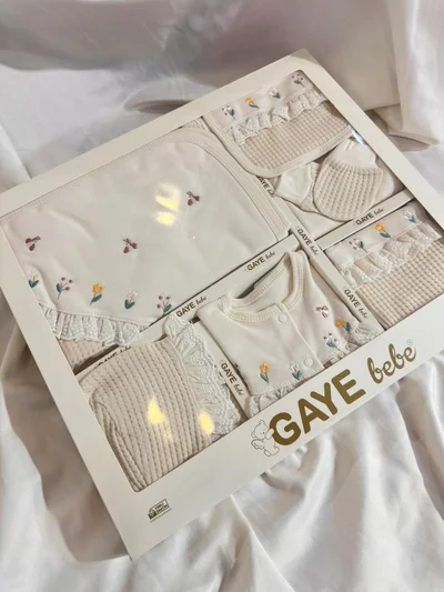 Çiçek  Detaylı 10 Parça Hastane Çıkışı Set Krem