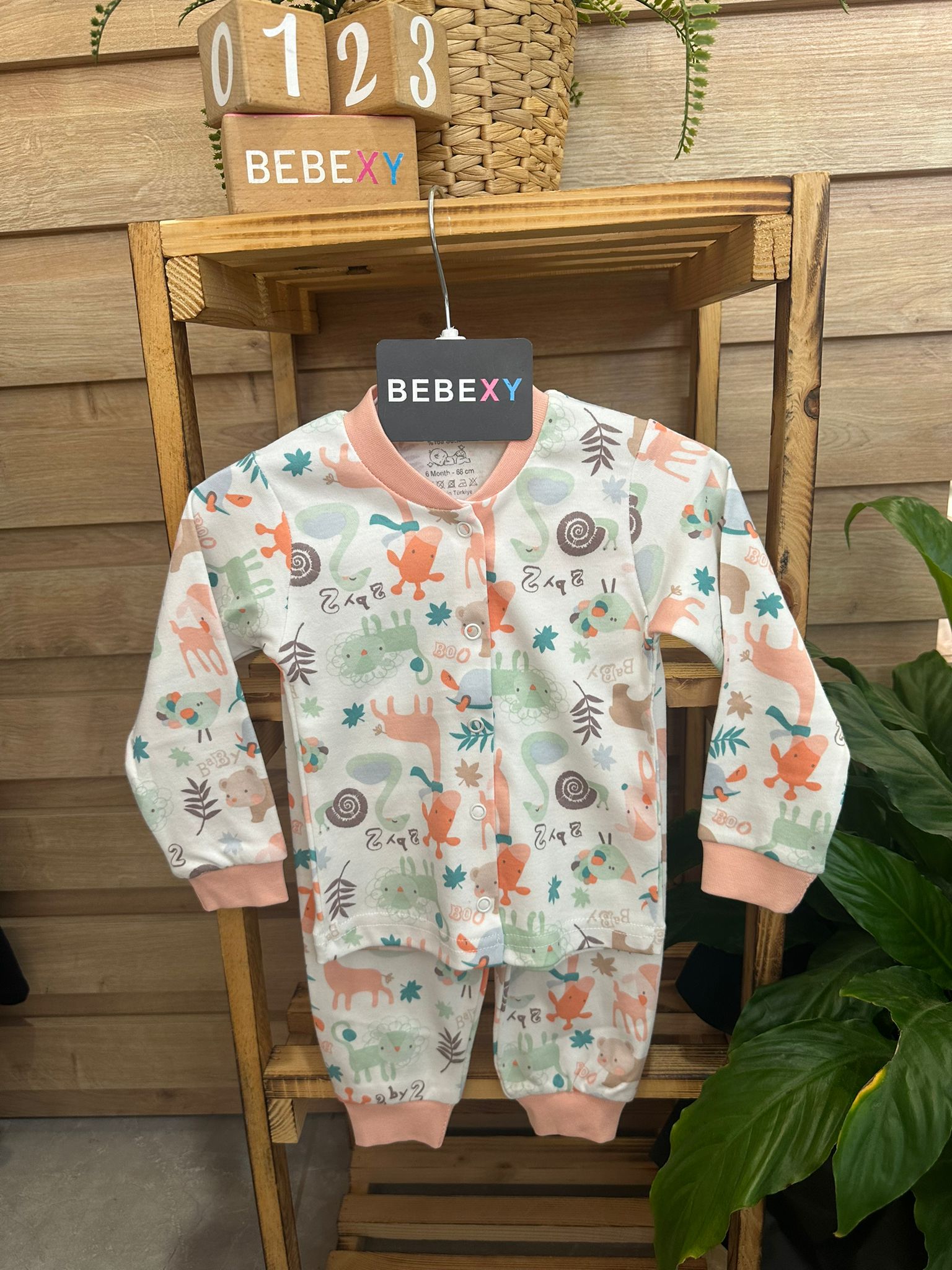 Salyangoz Desenli Pijama Takımı  Düğmeli