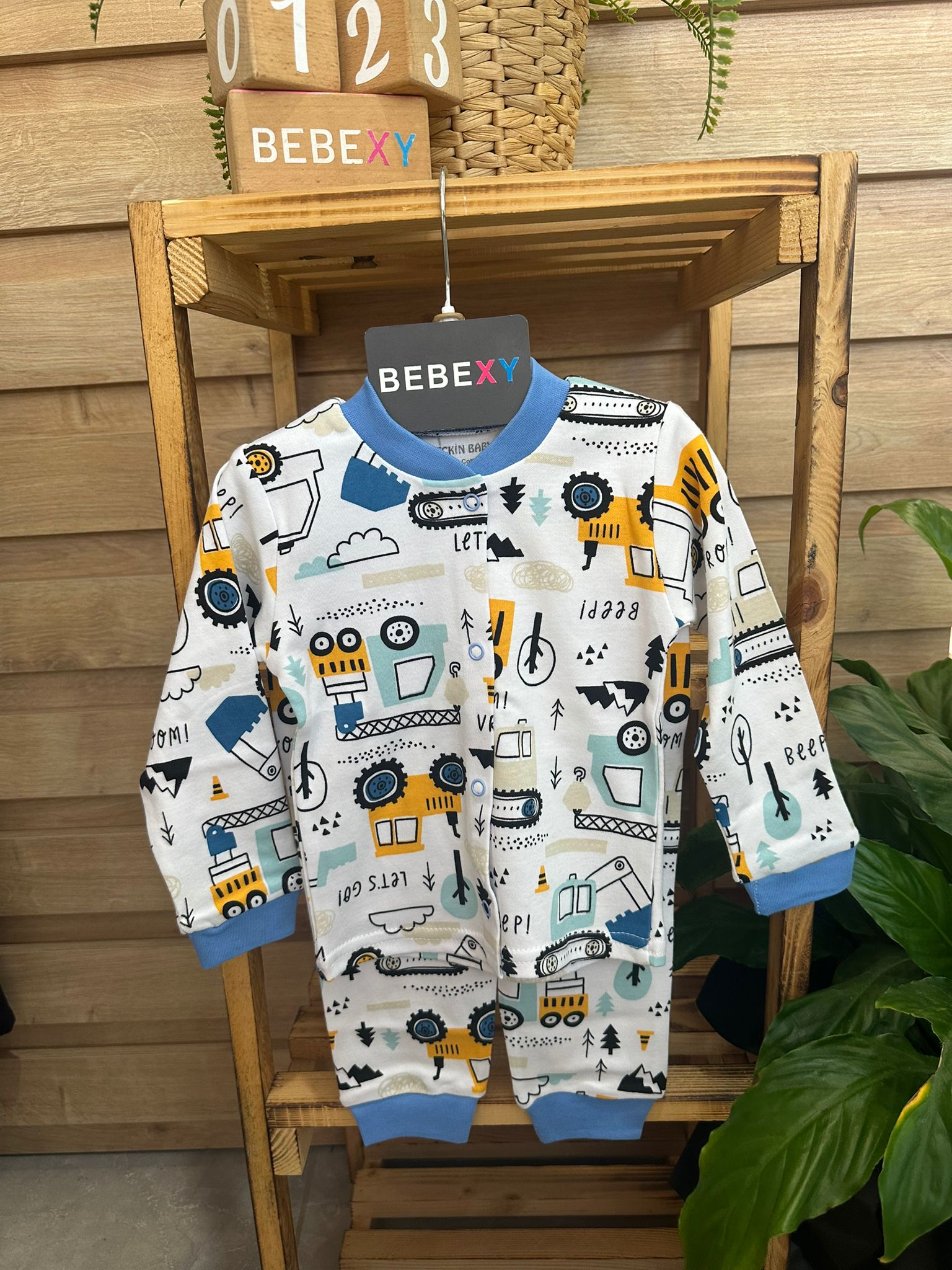 Kepçe  Desenli Pijama Takımı  Düğmeli