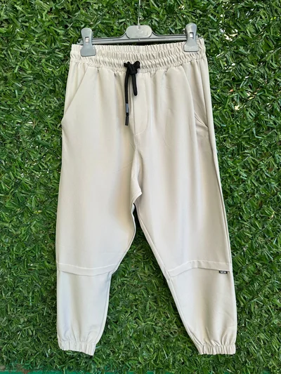 Paça detaylı pantolon